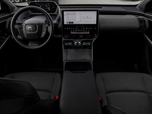 Used 2024 Toyota bZ4X XLE image 28