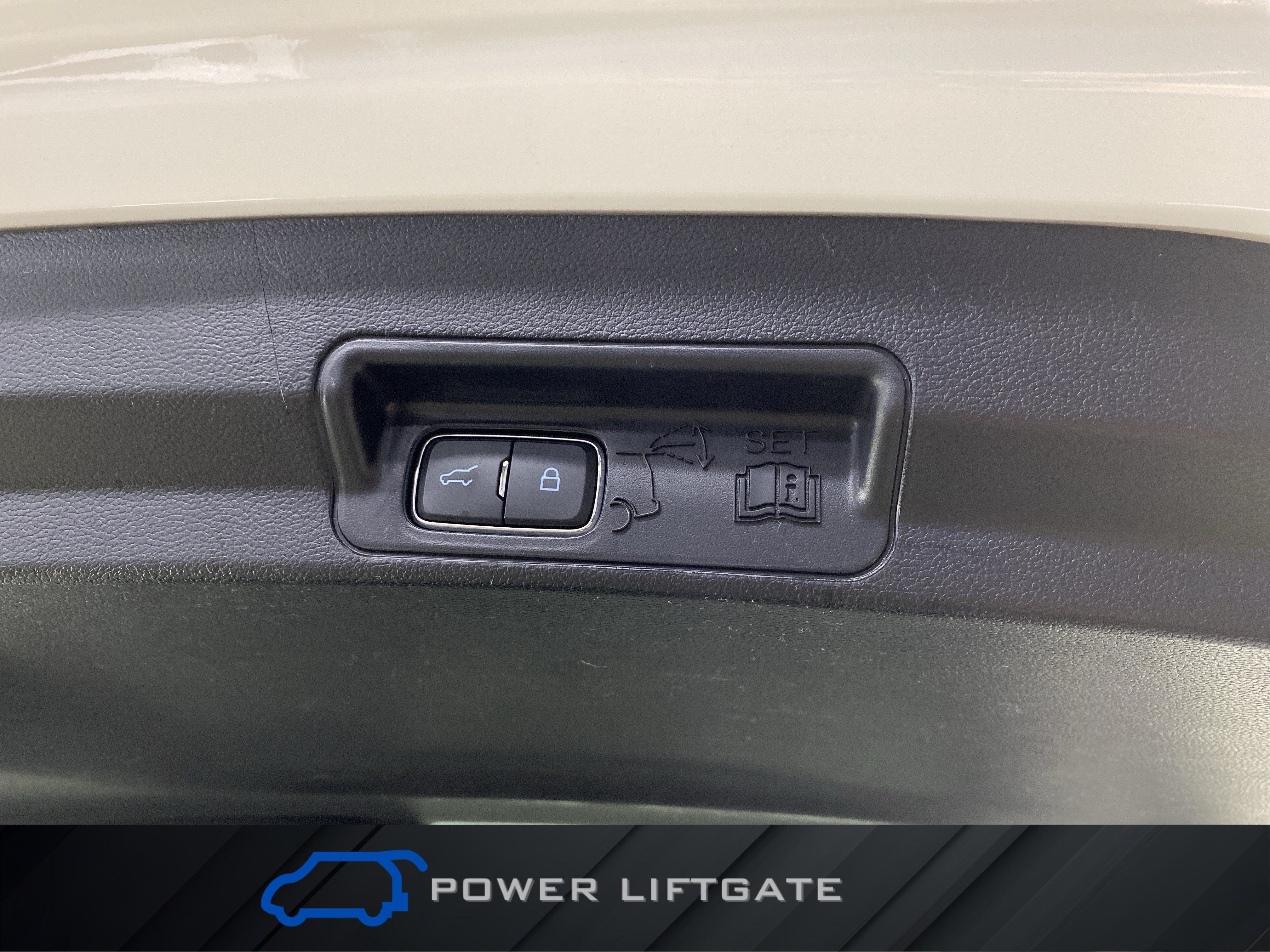 Used 2022 Ford Explorer XLT w/ Equipment Group 202A AWD/4WD image 36