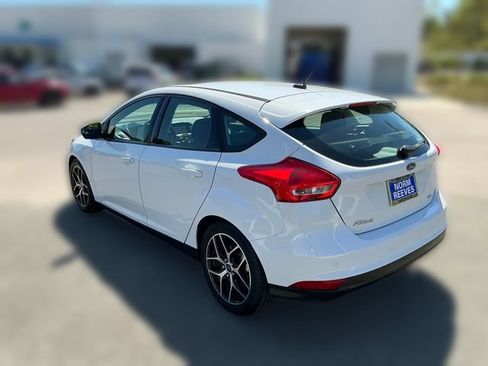 Used 2018 Ford Focus SEL FWD image 3