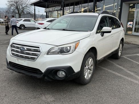 Used 2017 Subaru Outback 2.5i Premium image 3