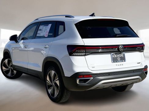 Used 2026 Volkswagen Taos SE AWD/4WD image 3