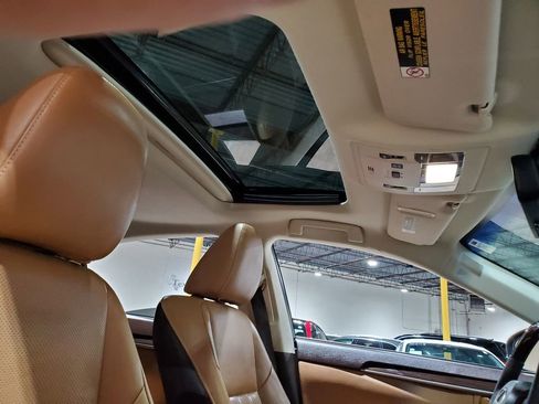 Used 2016 Lexus ES 350 w/ Luxury Package w/Wood Trim image 15