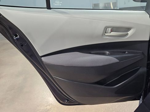 Used 2022 Toyota Corolla LE image 32