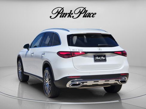 Certified 2026 Mercedes-Benz GLC 300 image 3