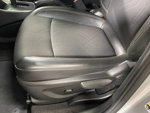 Used 2021 Chevrolet Trax LT FWD image 15