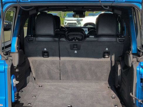 Used 2024 Jeep Wrangler Unlimited Sahara w/ Technology Group AWD/4WD image 12