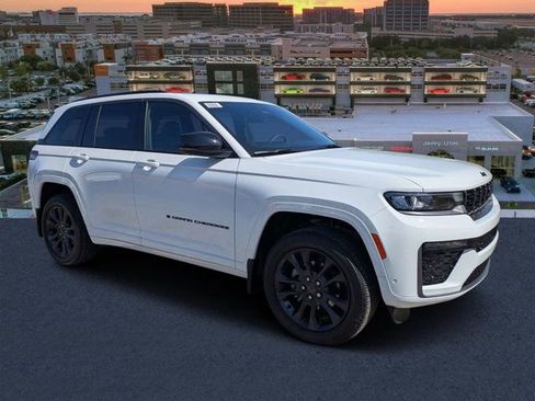 New 2026 Jeep Grand Cherokee Limited AWD/4WD image 1
