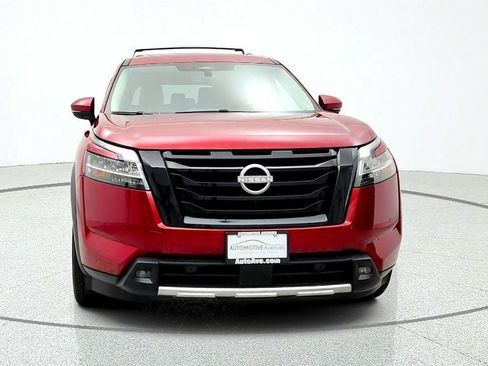 Used 2024 Nissan Pathfinder Platinum w/ Black Appearance Package AWD/4WD image 2