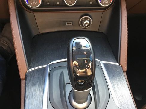 Used 2019 Alfa Romeo Stelvio AWD image 33