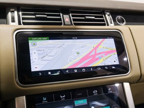 Used 2020 Land Rover Range Rover HSE image 24