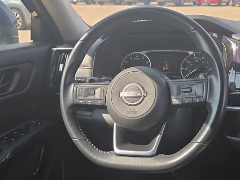 Used 2024 Nissan Pathfinder SV FWD image 14