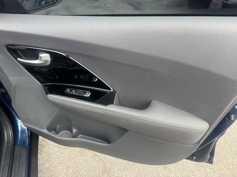 Used 2018 Kia Niro EX image 34