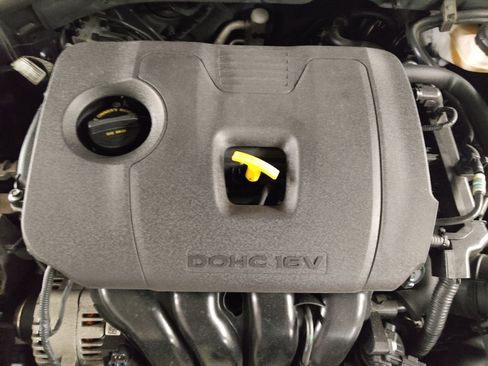 Used 2020 Hyundai Elantra SEL FWD image 30