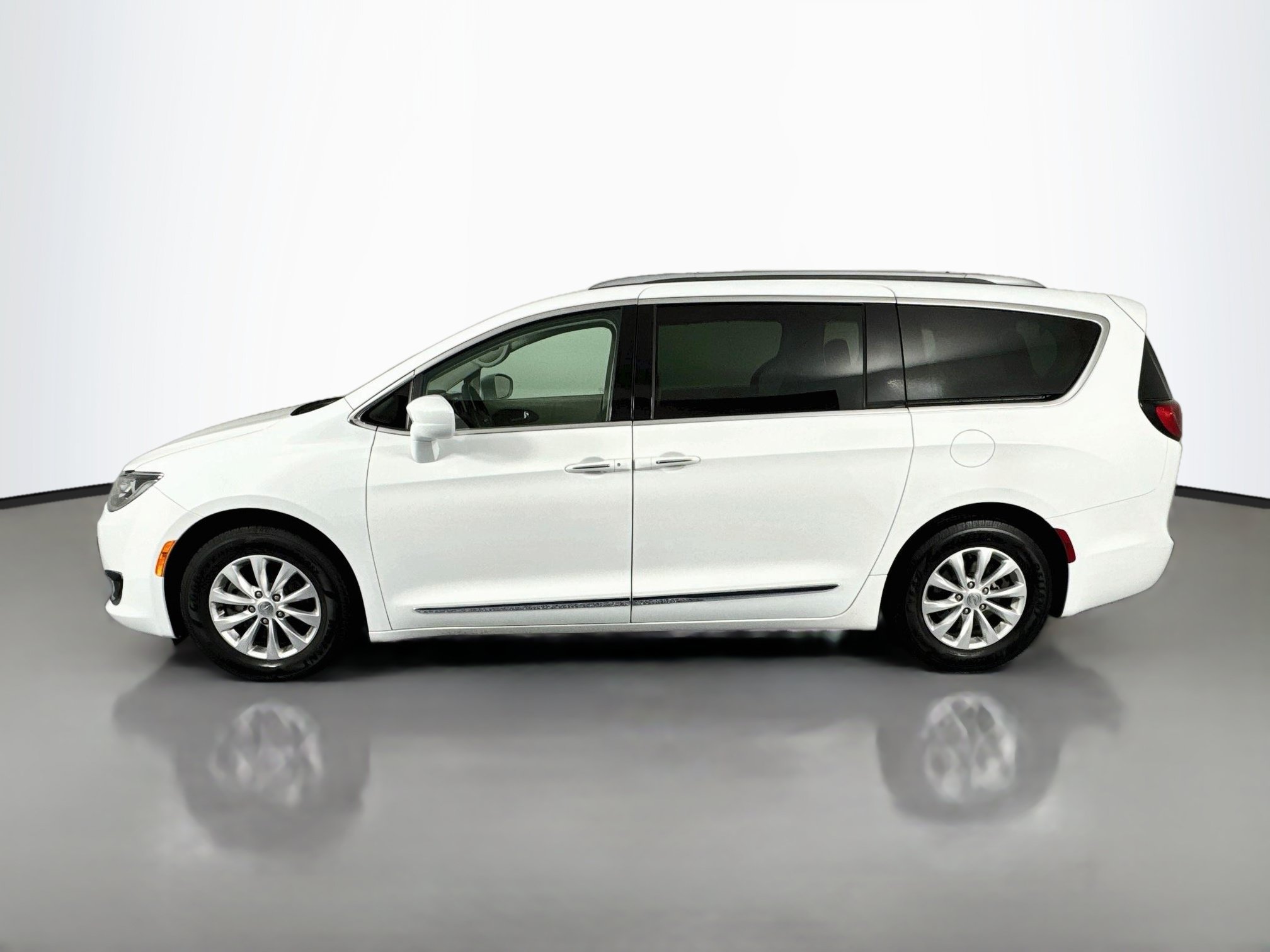 Used 2018 Chrysler Pacifica Touring-L FWD image 8