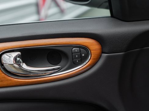Used 2006 Jaguar XJ Vanden Plas Super V8 Portfolio RWD image 14