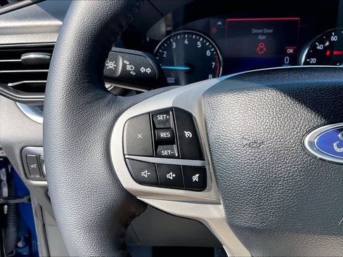 Used 2023 Ford Explorer XLT AWD/4WD image 17