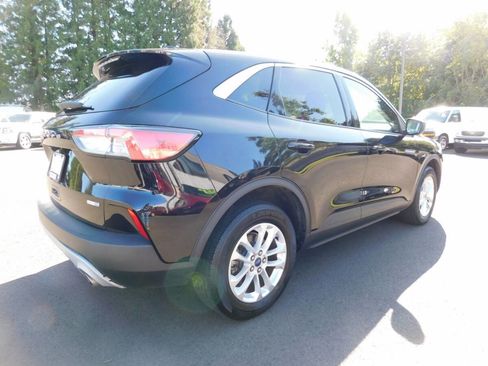 Used 2020 Ford Escape SE image 2