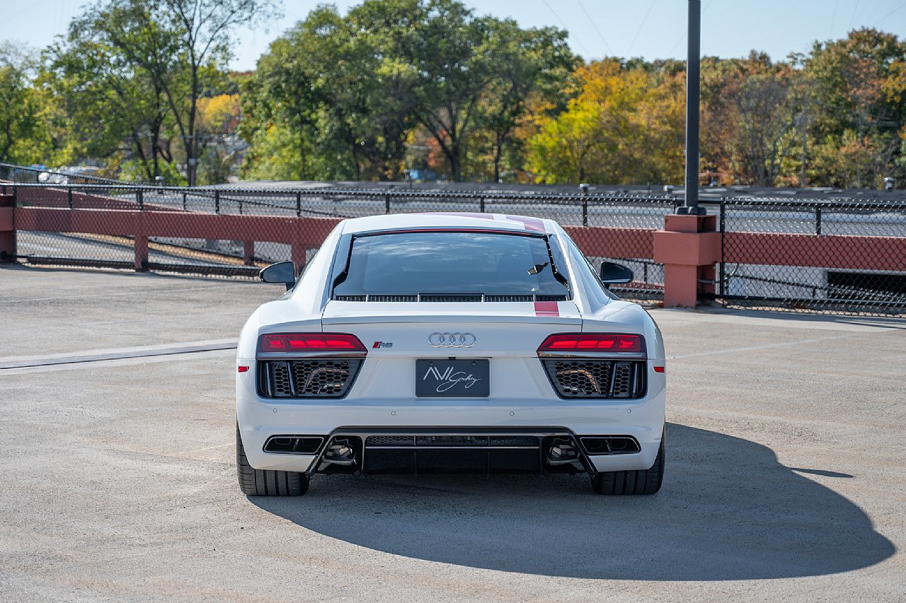 Used 2018 Audi R8 V10 w/ Premium Package RWD image 6