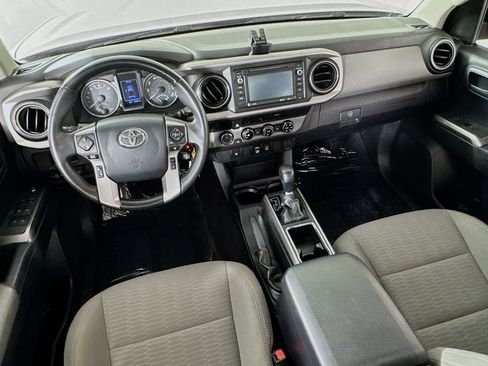 Certified 2018 Toyota Tacoma SR5 AWD/4WD image 19