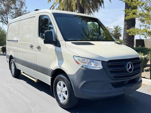 Used 2022 Mercedes-Benz Sprinter 1500 image 14