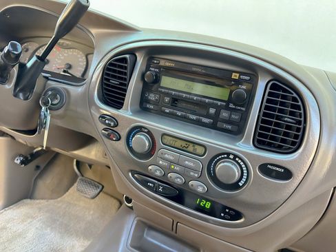 Used 2004 Toyota Sequoia Limited image 19