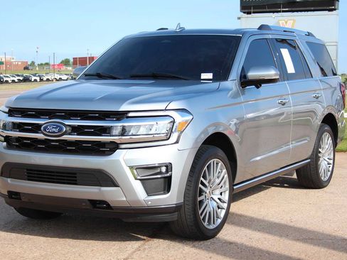 Used 2023 Ford Expedition Limited AWD/4WD image 4