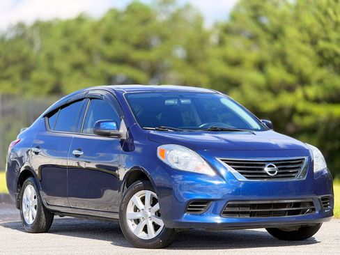Used 2014 Nissan Versa SV w/ Convenience Package FWD image 5