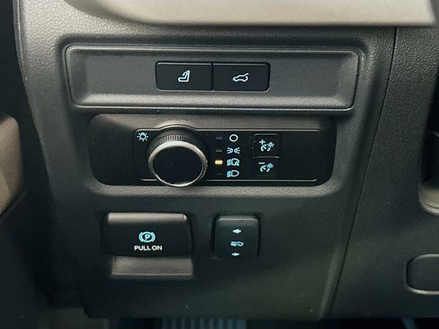 Used 2024 Ford Expedition Max XLT image 17