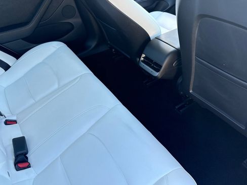 Used 2023 Tesla Model 3 Performance image 29