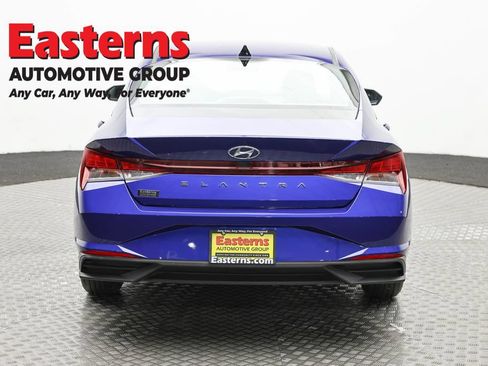 Used 2023 Hyundai Elantra SE w/ Preferred Accessory Package FWD image 6