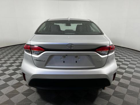 Used 2025 Toyota Corolla LE FWD image 6