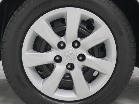 Used 2012 Toyota Matrix S image 21