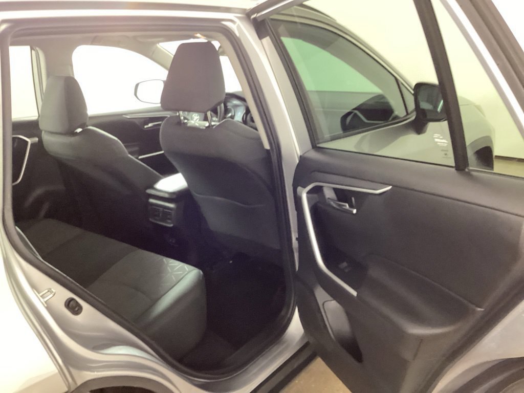 Used 2020 Toyota RAV4 XLE AWD/4WD image 19