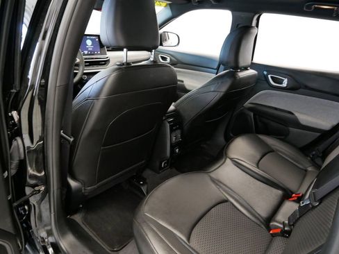 Certified 2025 Jeep Compass Latitude image 8