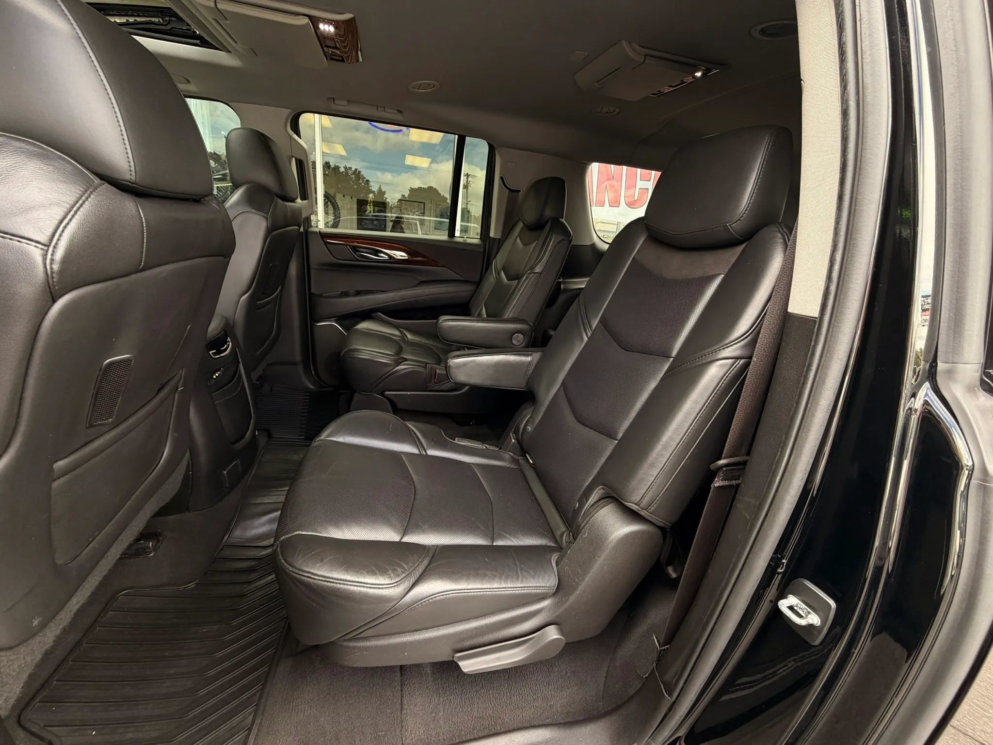 Used 2015 Cadillac Escalade ESV Luxury AWD/4WD image 11