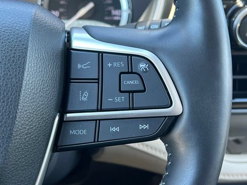Used 2022 Toyota Highlander Limited AWD/4WD image 23