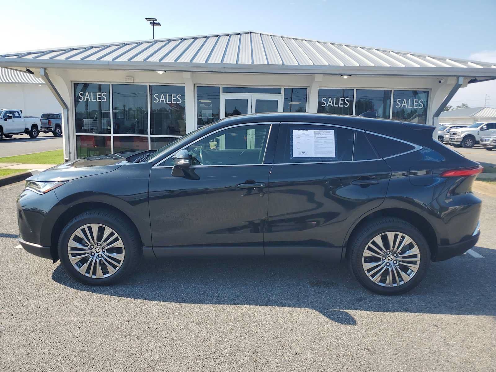 Used 2022 Toyota Venza Limited AWD/4WD image 2