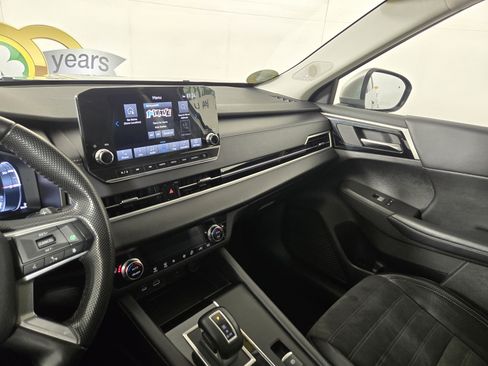 Used 2024 Mitsubishi Outlander SE AWD/4WD image 25