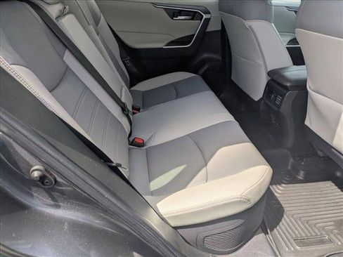 Used 2023 Toyota RAV4 XLE Premium image 18