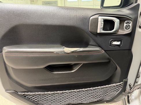 Used 2019 Jeep Wrangler Unlimited Rubicon AWD/4WD image 12