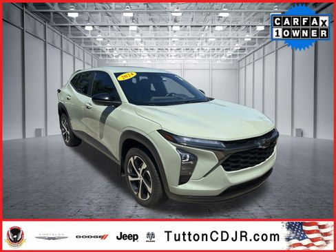 Used 2024 Chevrolet Trax RS w/ Driver Confidence Package FWD image 1