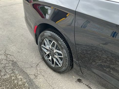 New 2027 Chrysler Pacifica Limited AWD/4WD image 19