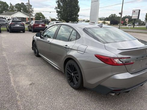 Used 2025 Toyota Camry SE FWD image 5