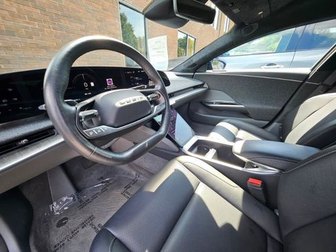 Used 2024 Lucid Air Pure RWD image 33