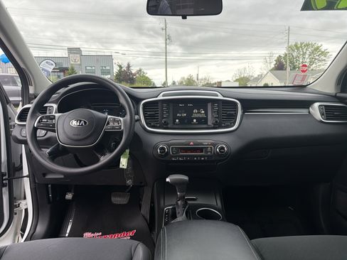 Used 2019 Kia Sorento AWD V6 image 14
