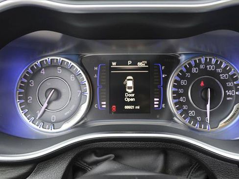 Used 2015 Chrysler 200 Limited FWD image 15