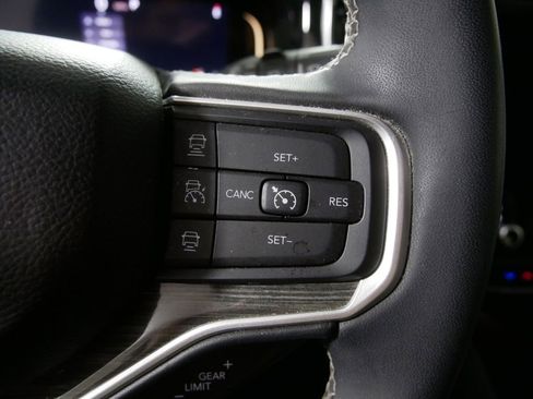Used 2022 Jeep Wagoneer Series III w/ Rear Seat Video Group 1 AWD/4WD image 25