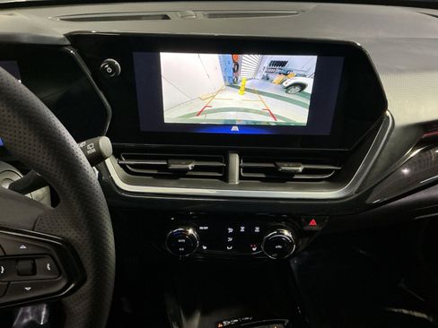 Used 2025 Chevrolet Trax RS w/ Sunroof Package image 27