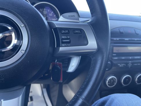 Used 2011 MAZDA MX-5 Miata Touring image 17