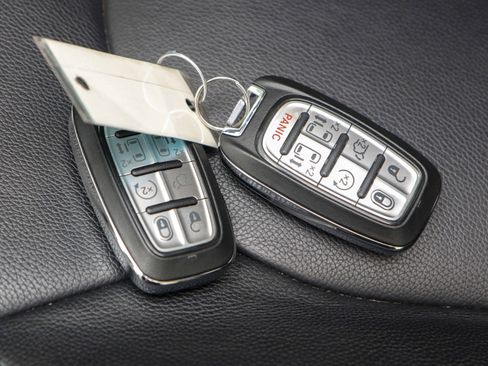 Used 2018 Chrysler Pacifica Touring Plus image 31